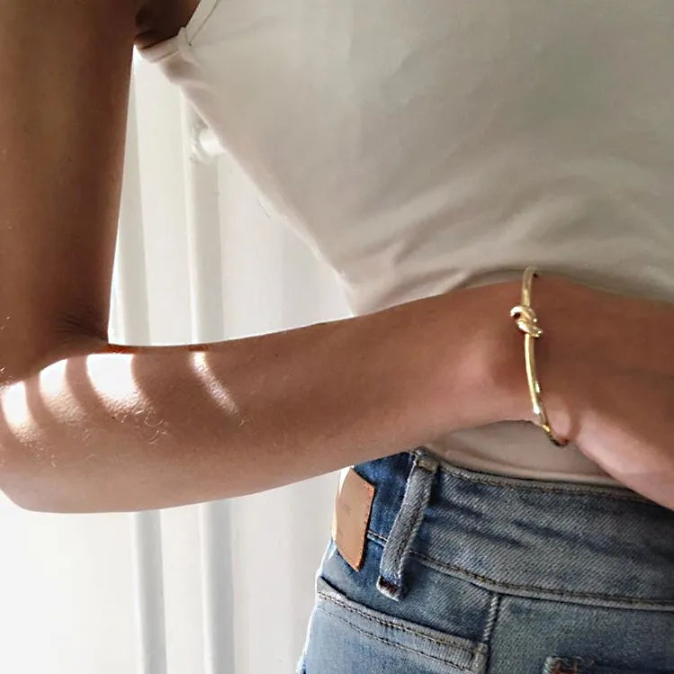 Knot Bangle | 18kt Gold Plated