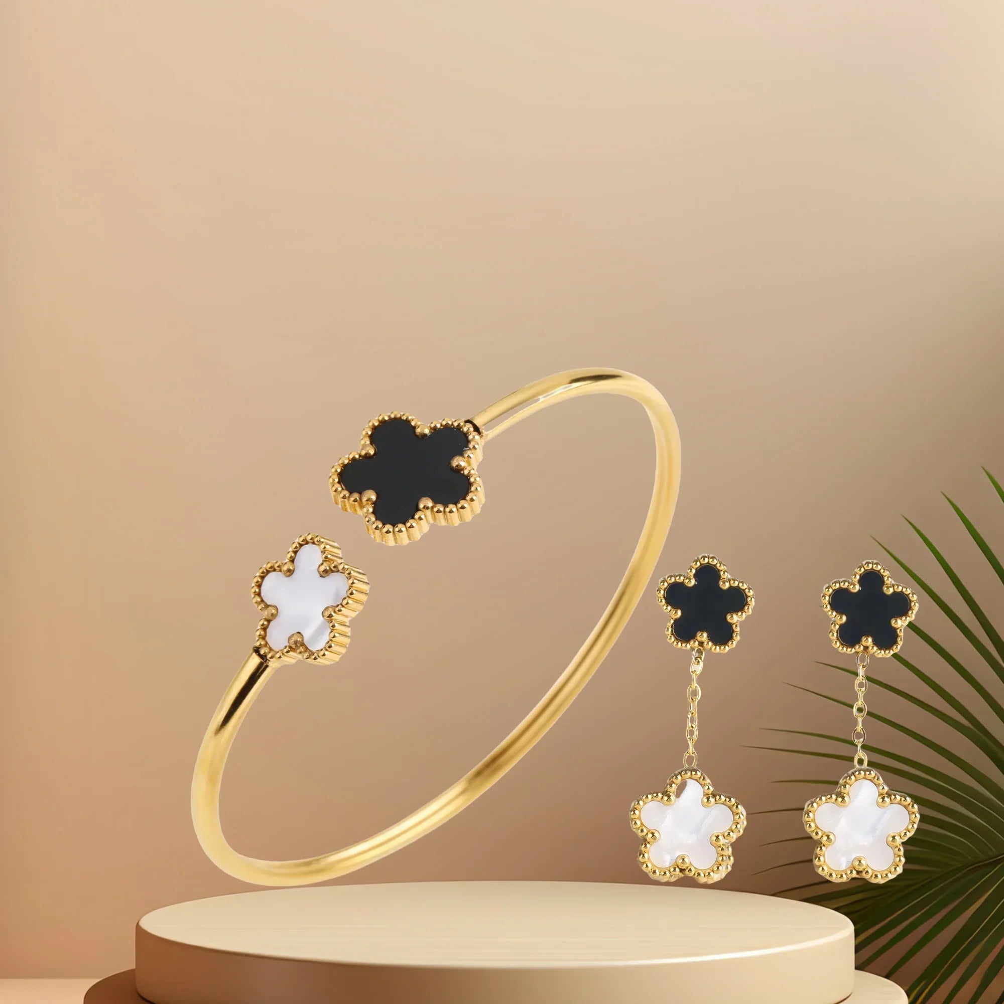 Lucky 5 Clover Black & White Bracelet